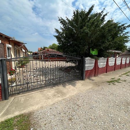 Tiszavirág apartman Tiszakeszi Esterno foto