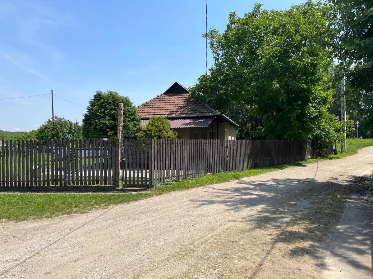 Tiszavirág apartman Tiszakeszi Esterno foto
