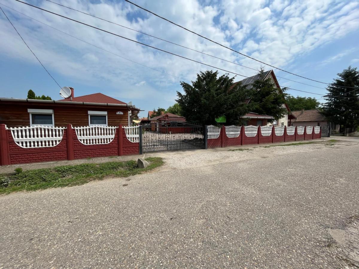 Tiszavirág apartman Tiszakeszi Esterno foto